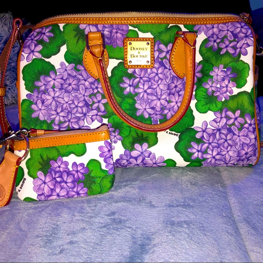 Dooney & Bourke purse with one opening
